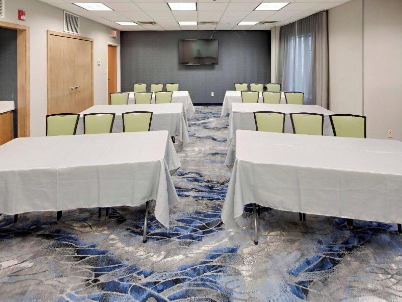 Fairfield Inn And Suites By Marriott Youngstown Au image