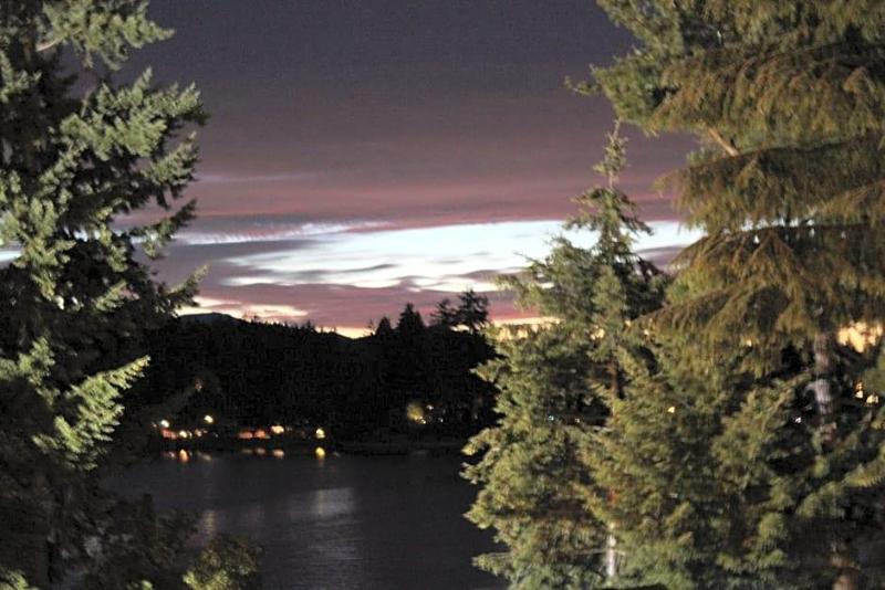 Oyster Bay Inn & Suites image