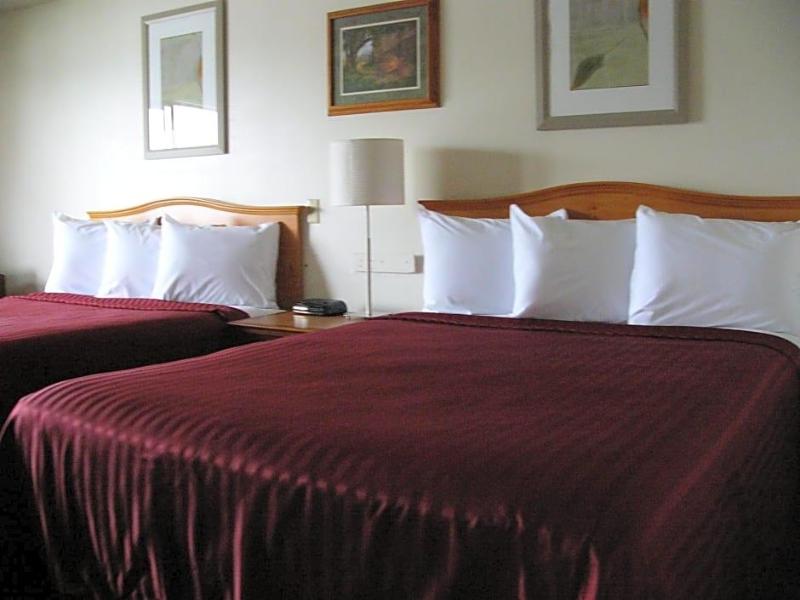 Oyster Bay Inn & Suites image