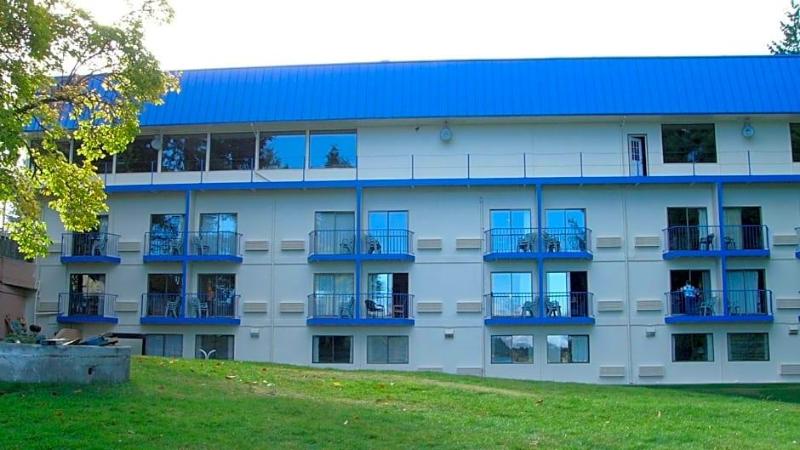 Oyster Bay Inn & Suites image