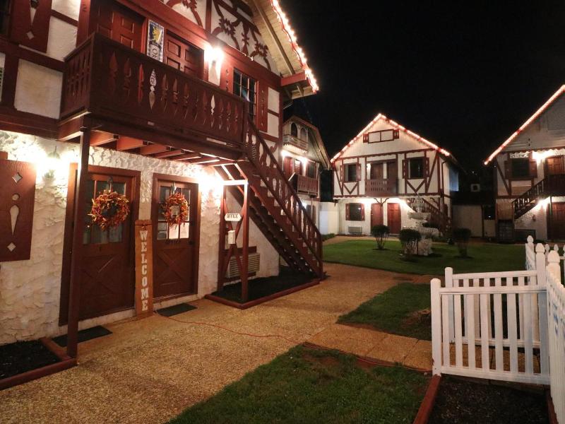 Helen Alpine Village Inn image