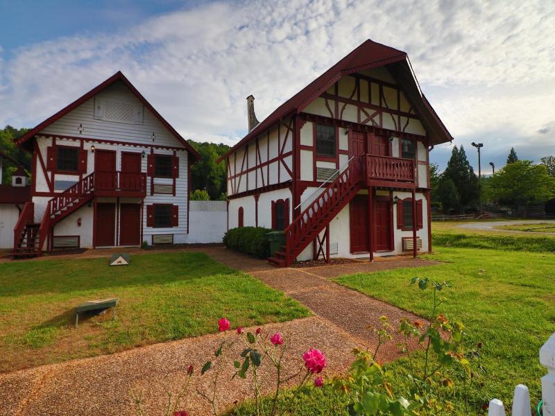 Helen Alpine Village Inn image
