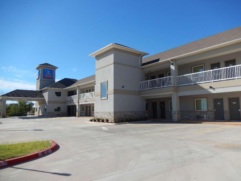 Studio 6 Yukon, OK — general view