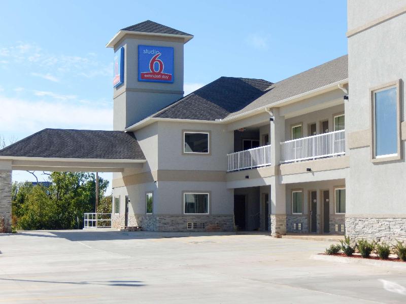 Studio 6 Yukon, OK — general view