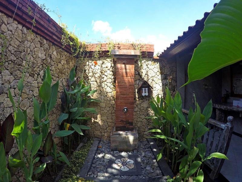Man's Cottages and Spa image