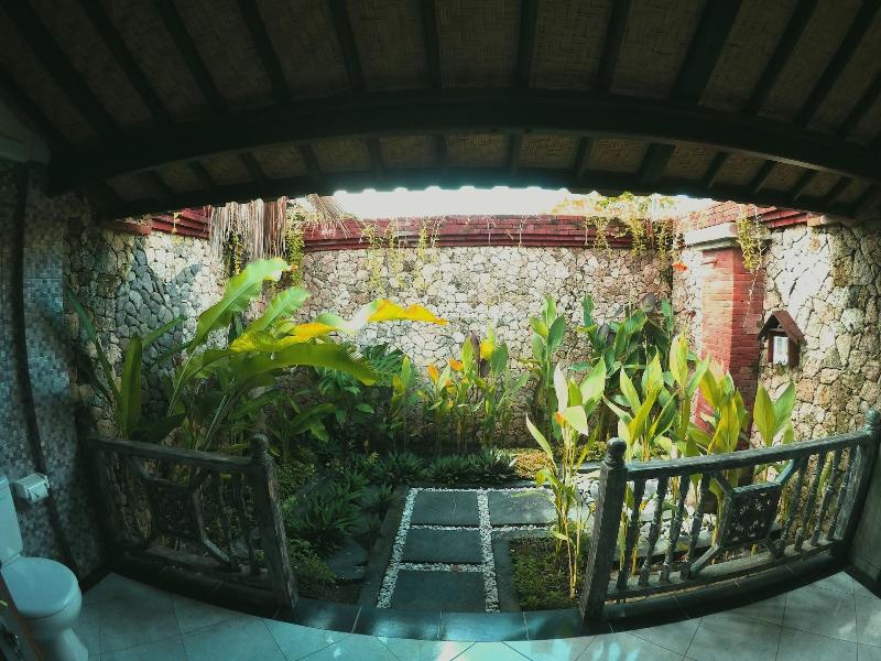 Man's Cottages and Spa image