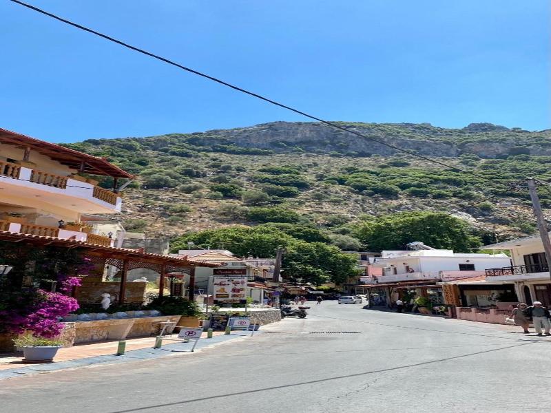 Costas Inn image