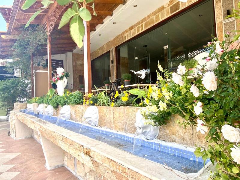 Costas Inn image