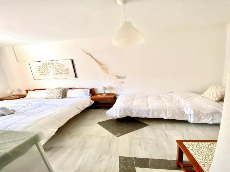 Costas Inn image