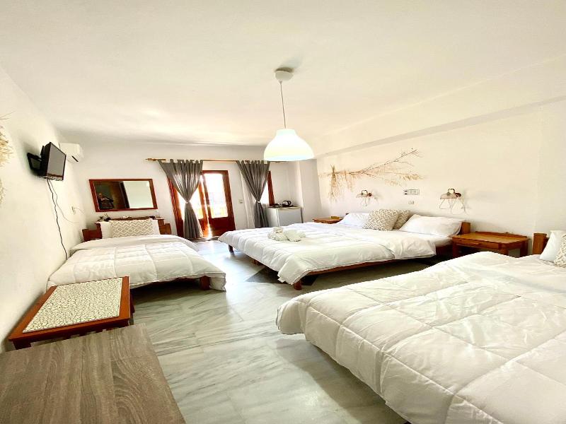 Costas Inn image