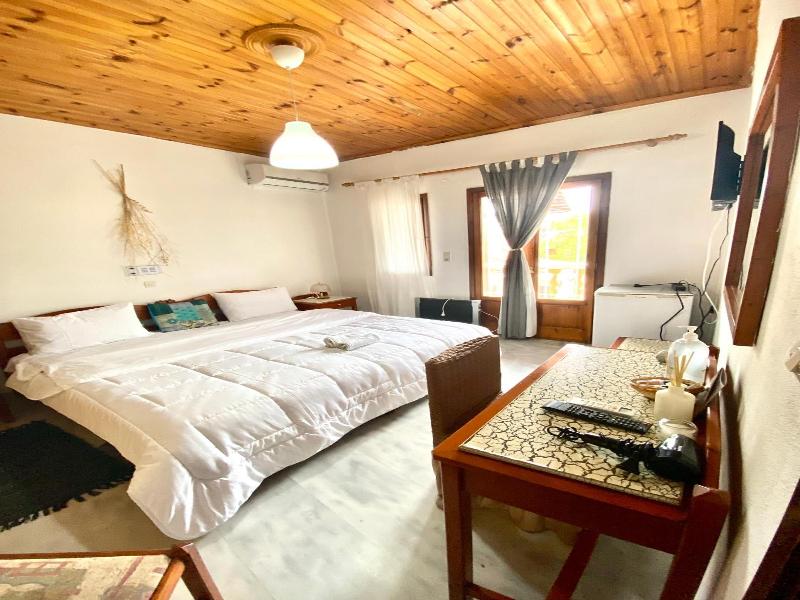 Costas Inn image