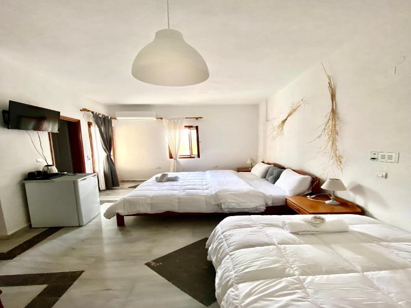 Costas Inn image