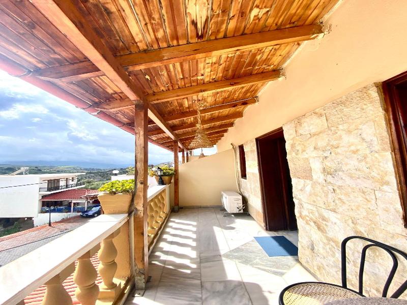 Costas Inn image