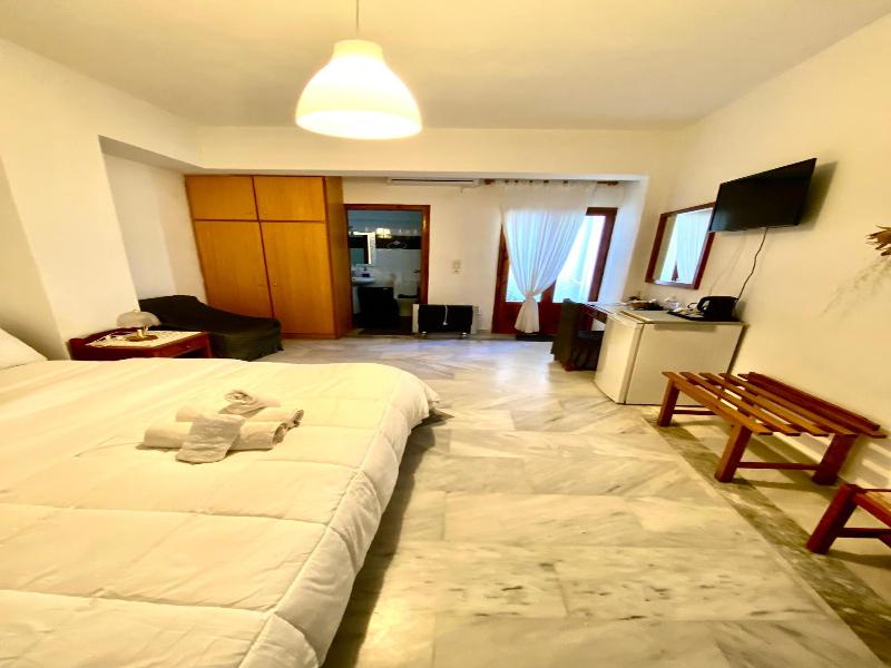 Costas Inn image