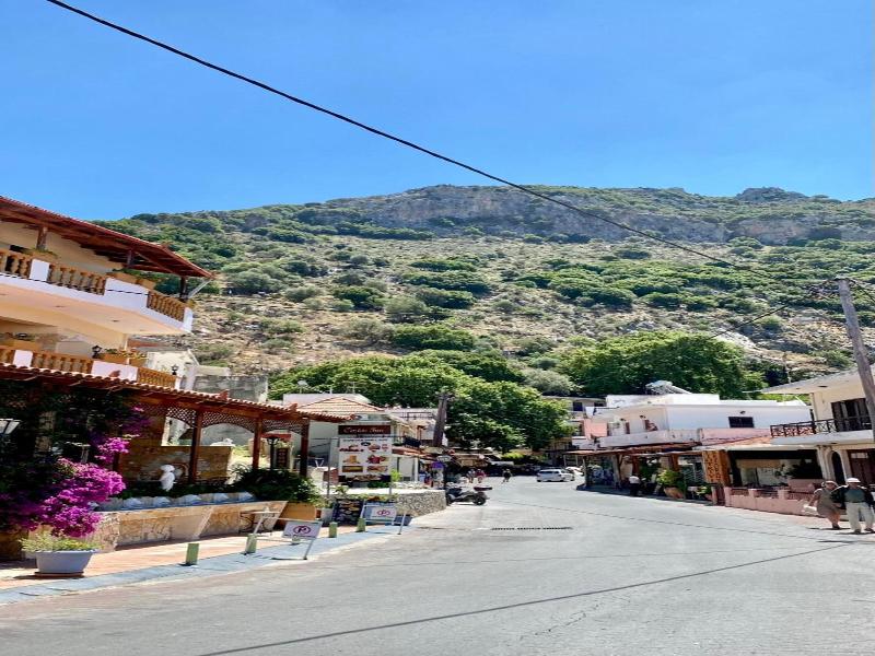 Costas Inn image
