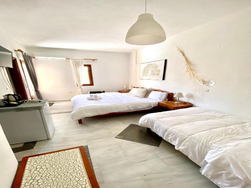 Costas Inn image