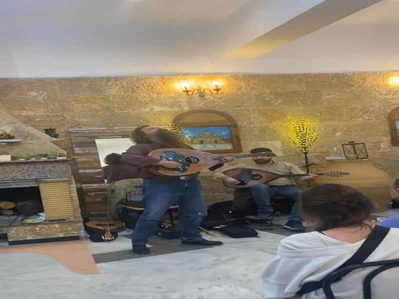 Costas Inn image