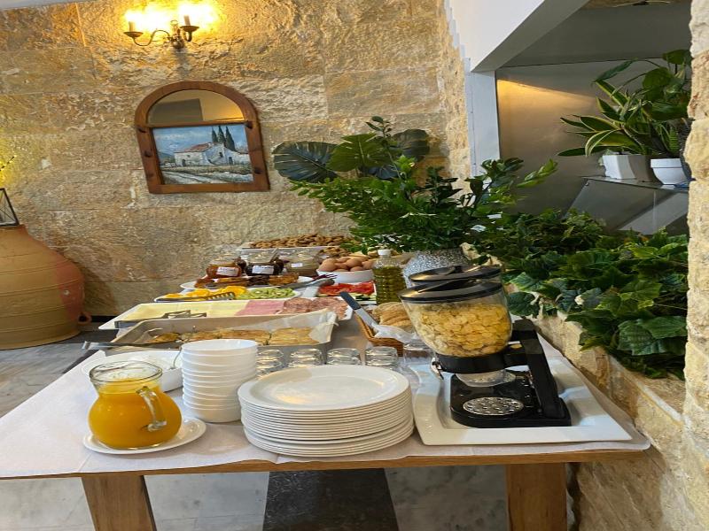 Costas Inn image