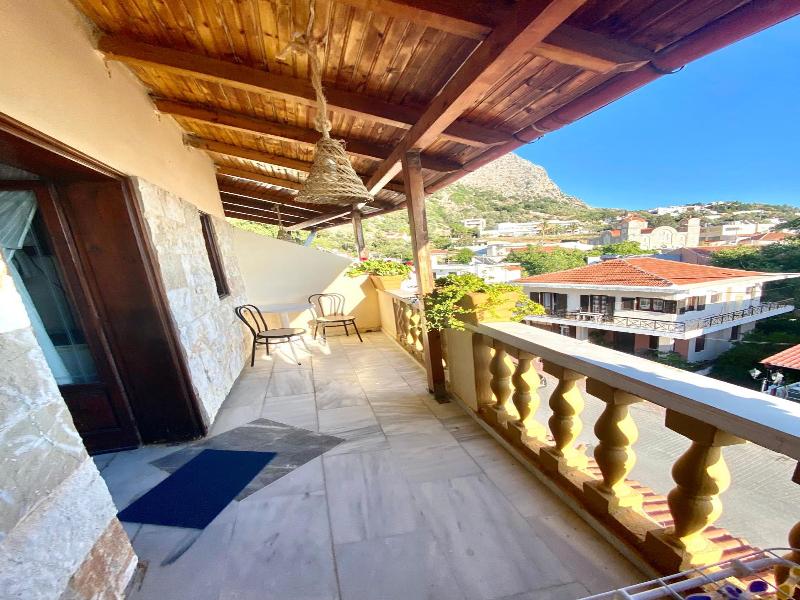 Costas Inn image
