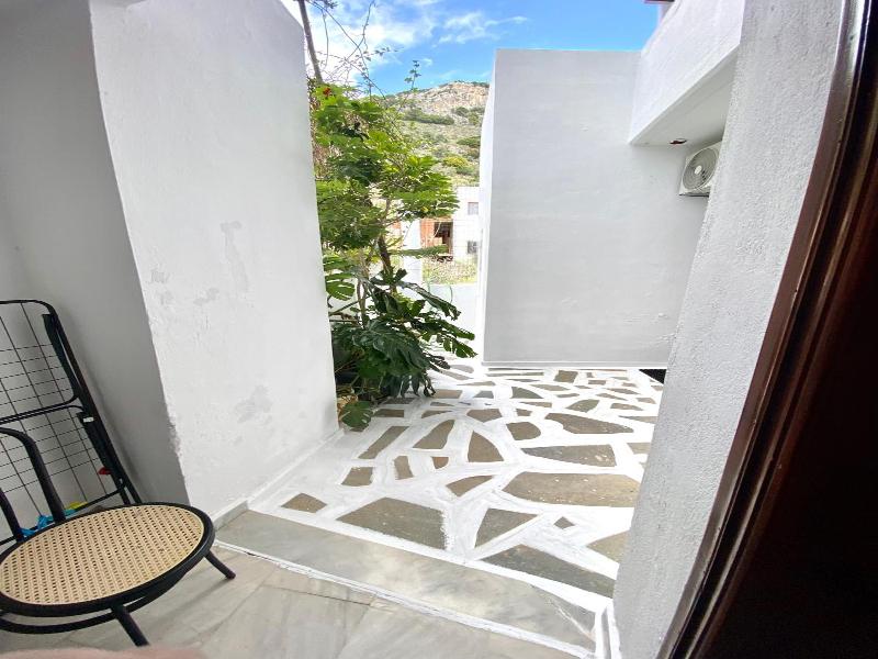 Costas Inn image