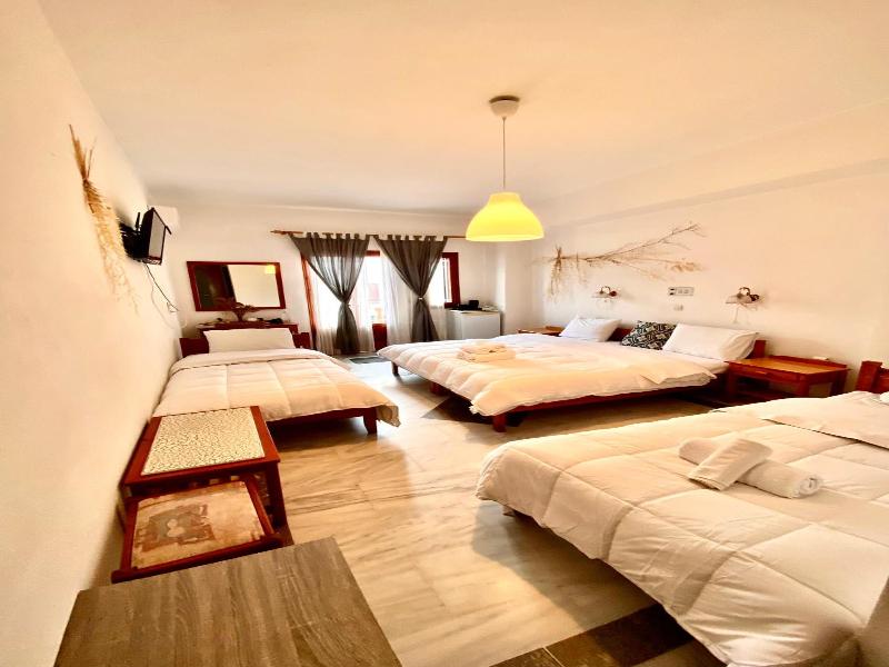 Costas Inn image