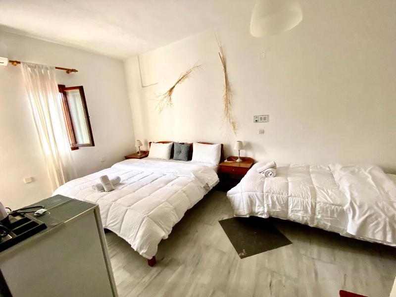Costas Inn image