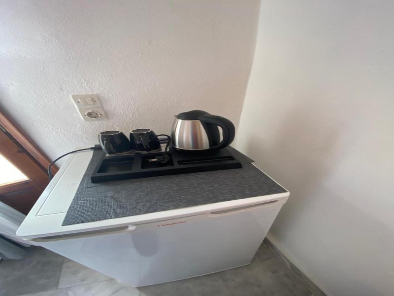 Costas Inn image