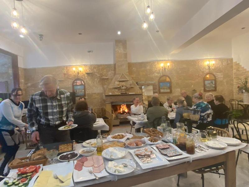 Costas Inn image