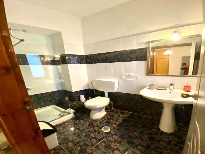 Costas Inn image