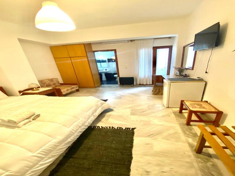 Costas Inn image