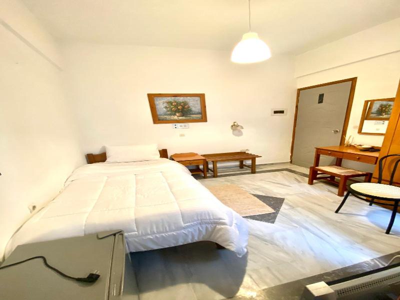 Costas Inn image