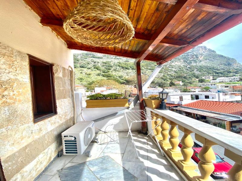 Costas Inn image