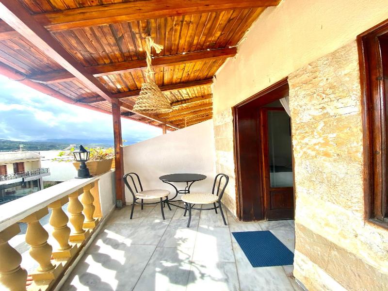 Costas Inn image
