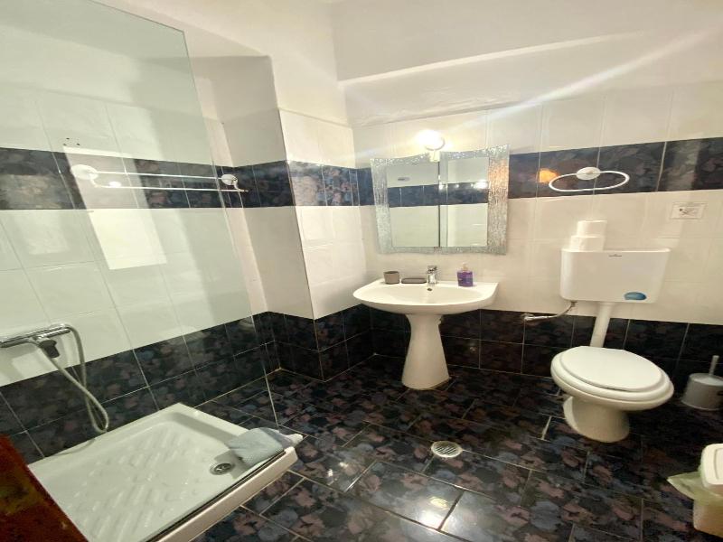 Costas Inn image