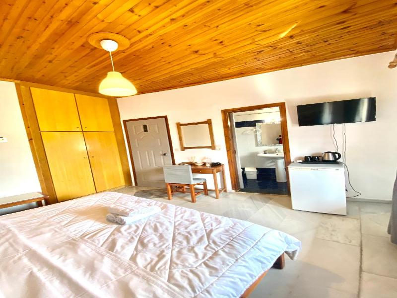Costas Inn image