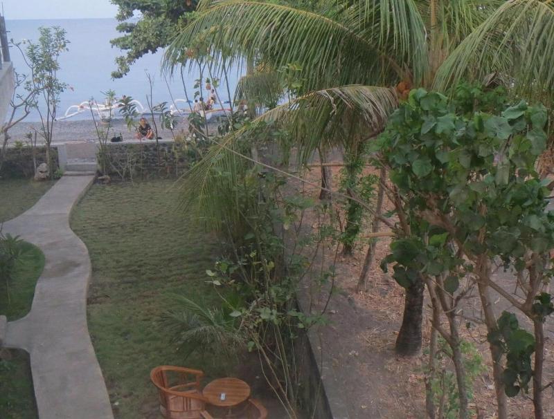 Amed Sari Beach Guesthouse image
