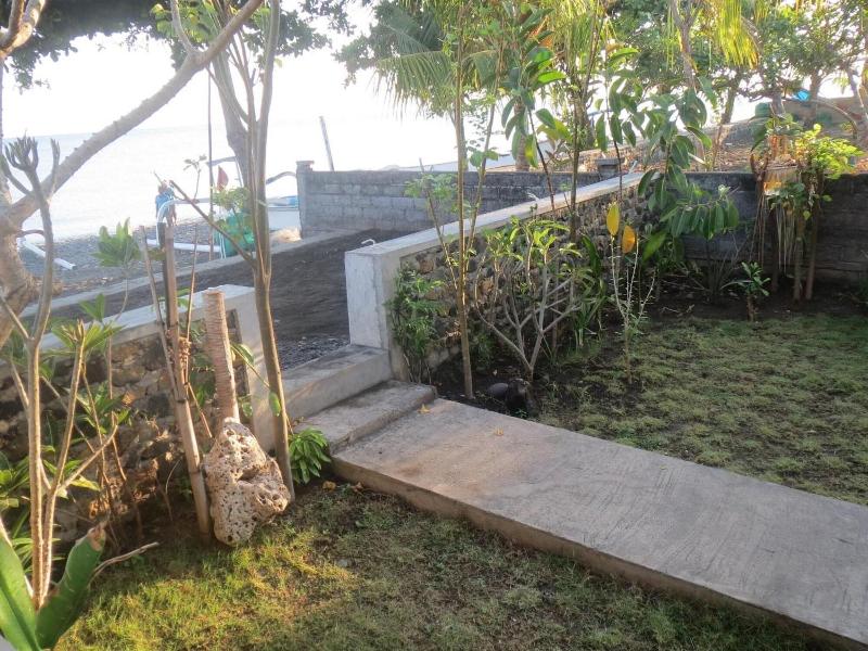 Amed Sari Beach Guesthouse image