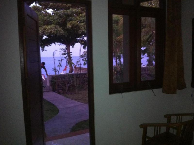 Amed Sari Beach Guesthouse image