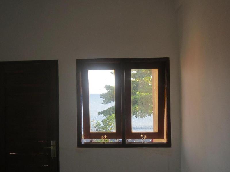 Amed Sari Beach Guesthouse image