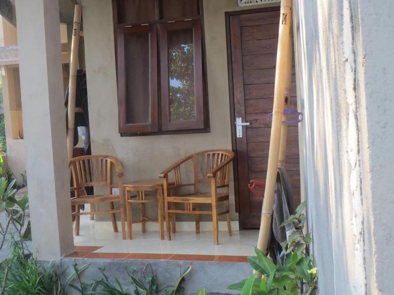 Amed Sari Beach Guesthouse image