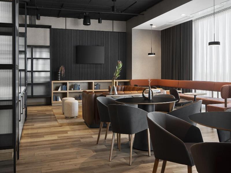 Renaissance Milwaukee West Hotel image