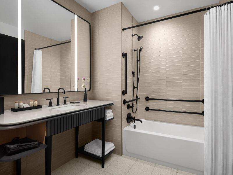 Renaissance Milwaukee West Hotel image