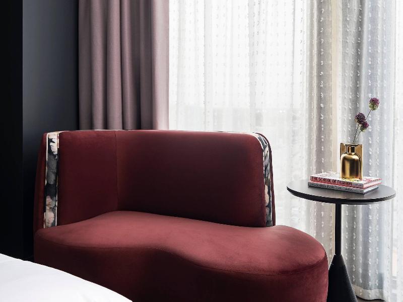 Renaissance Milwaukee West Hotel image