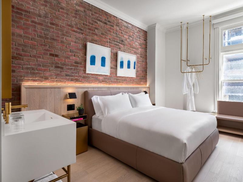 Gladstone Hotel image