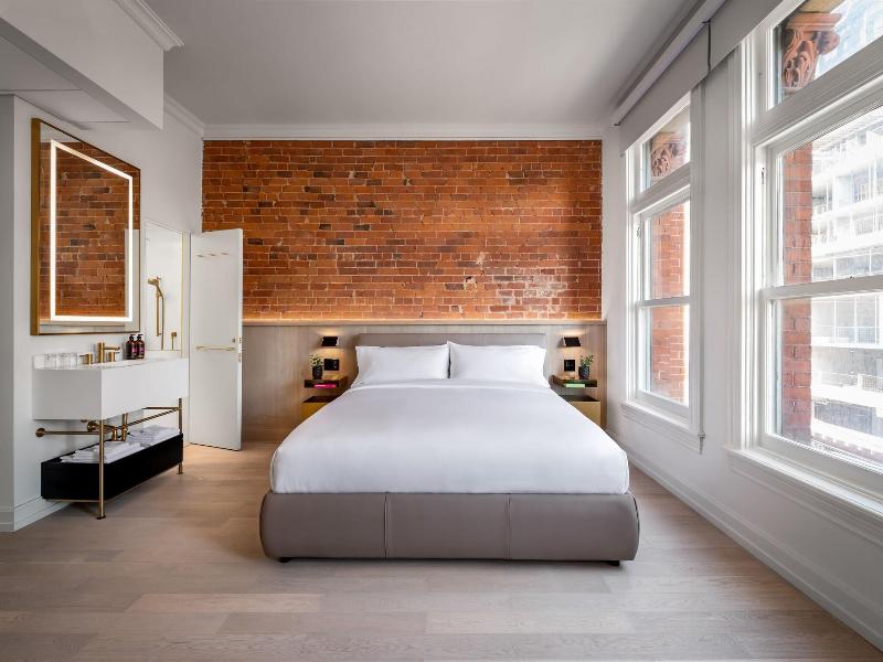 Gladstone Hotel image