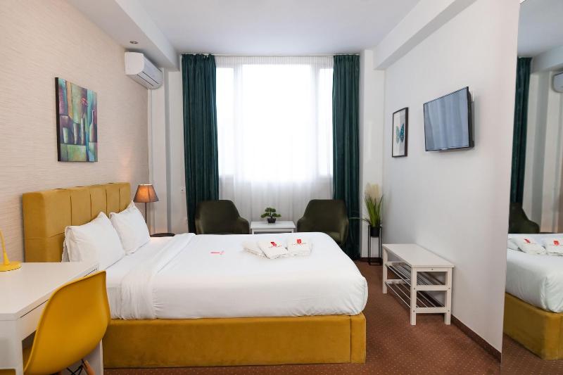 City Plaza Apartments & Rooms image