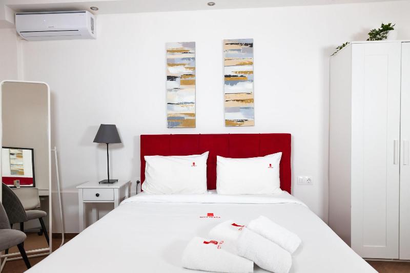 City Plaza Apartments & Rooms image