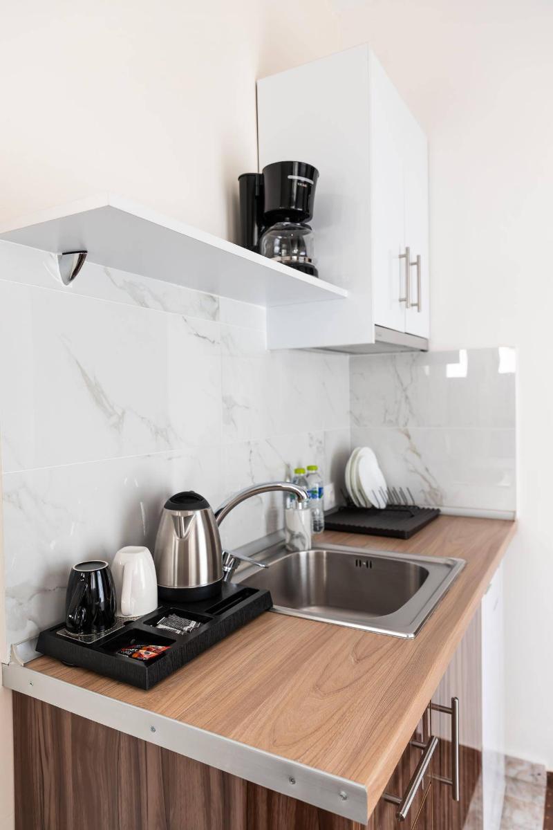 City Plaza Apartments & Rooms image