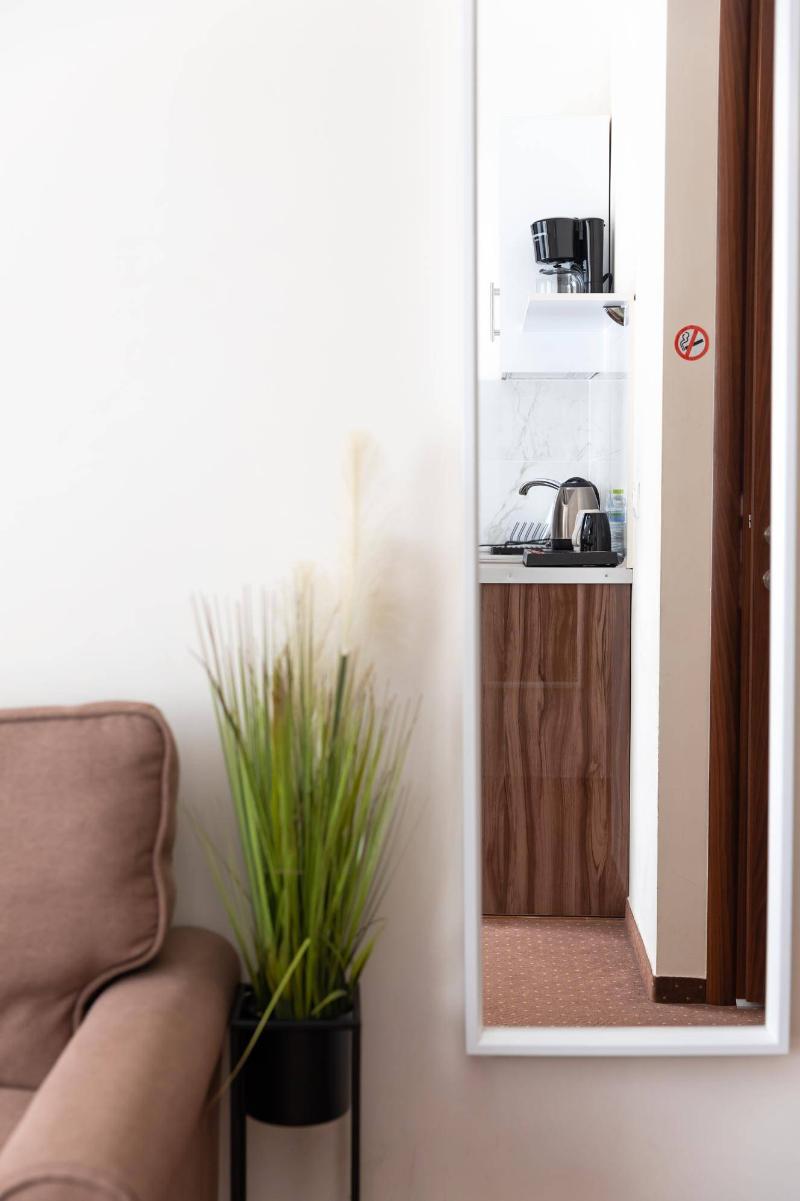 City Plaza Apartments & Rooms image