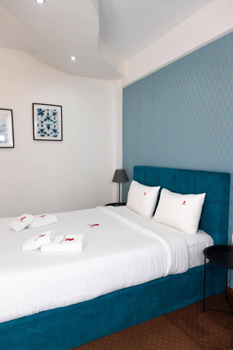 City Plaza Apartments & Rooms image